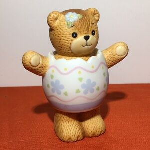 1985 Enesco Lucy Rigg Easter Egg Bear
